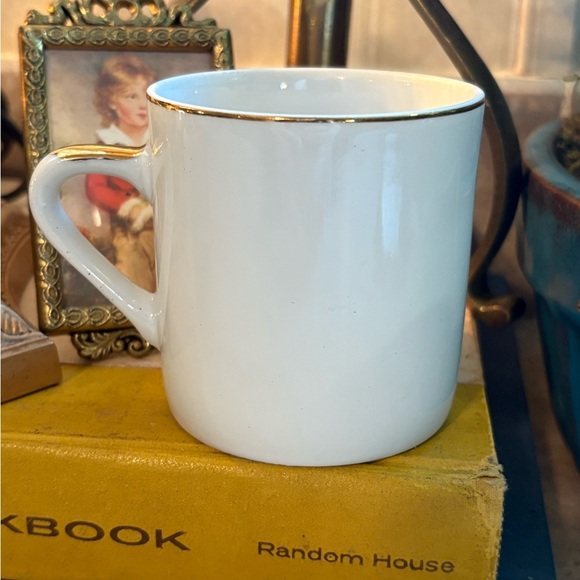 Charming Virginia Souvenir Mug - White with Gold Accents Hand Crafted in Japan - Picture 4 of 7